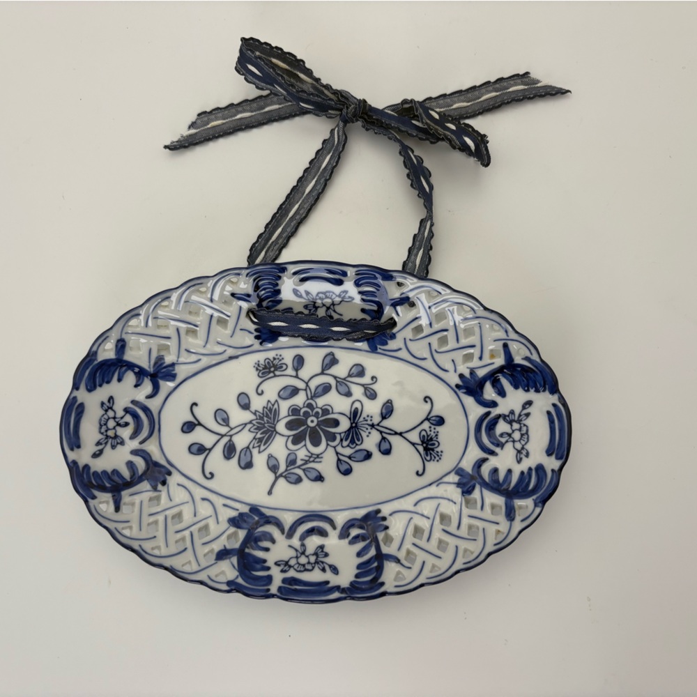 White Oval Metal Tray with Handles